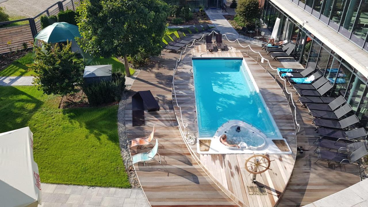 Blue Diamond Hotel Active Spa Trzebownisko Exterior photo