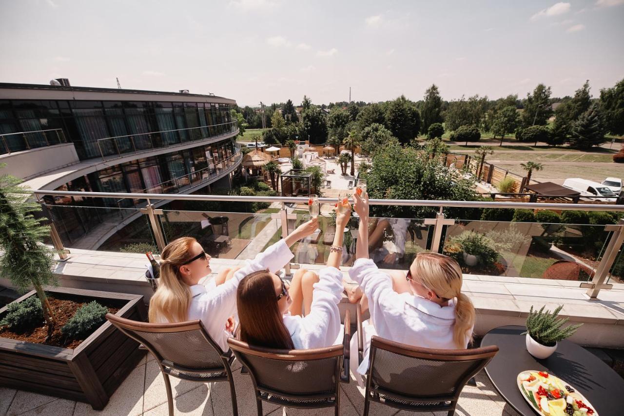 Blue Diamond Hotel Active Spa Trzebownisko Exterior photo