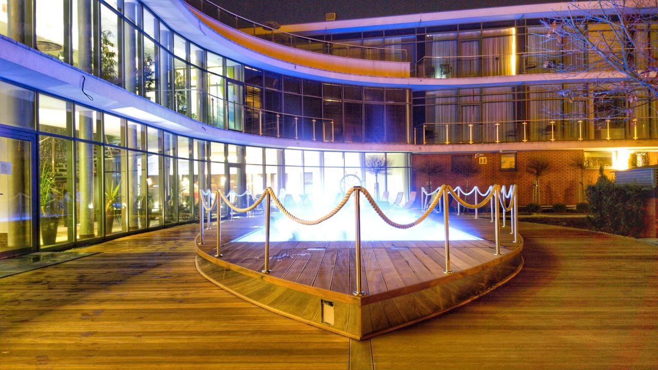 Blue Diamond Hotel Active Spa Trzebownisko Exterior photo